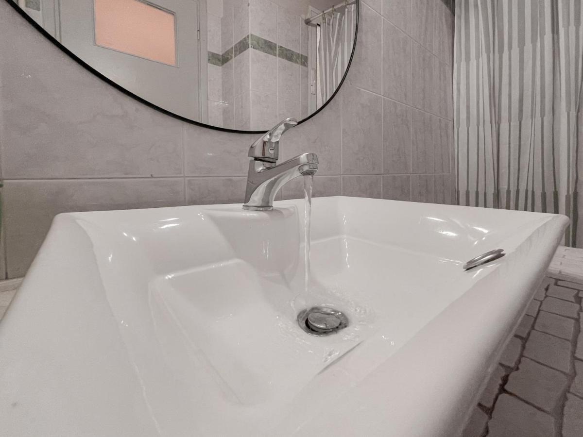 Cute 1Br Apt With Balcony In The Heart Of The City Atina Dış mekan fotoğraf